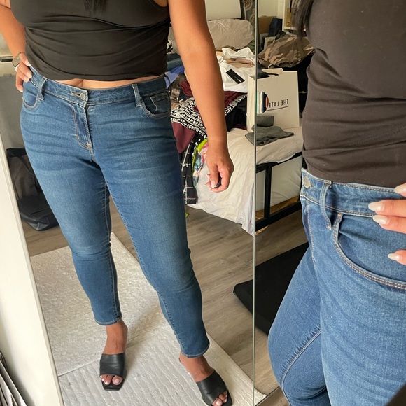 Old Navy Skinny Low Rise Jeans - Picture 2 of 3
